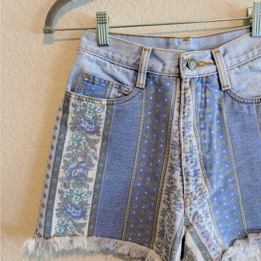 90’s Vintage Rio Blue Floral Patterned Denim Shorts - Picture 5 of 9
